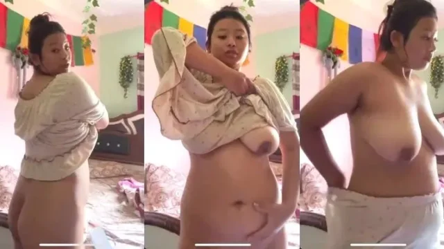 Desi Girlfriend's Huge Naked Tits Jiggle in Homemade Tease Video