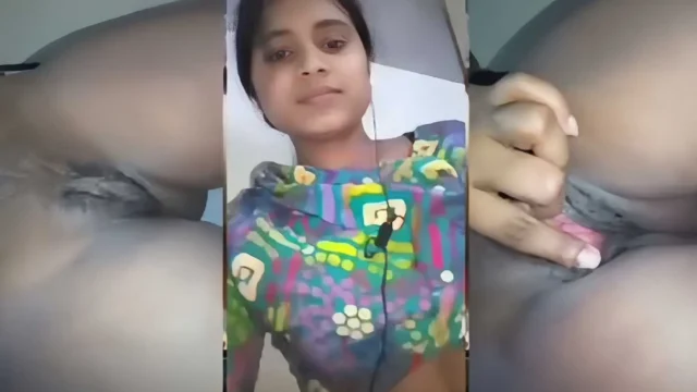 Desi Girlfriend Nude Spreading Her Tight Hairy Pussy For You
